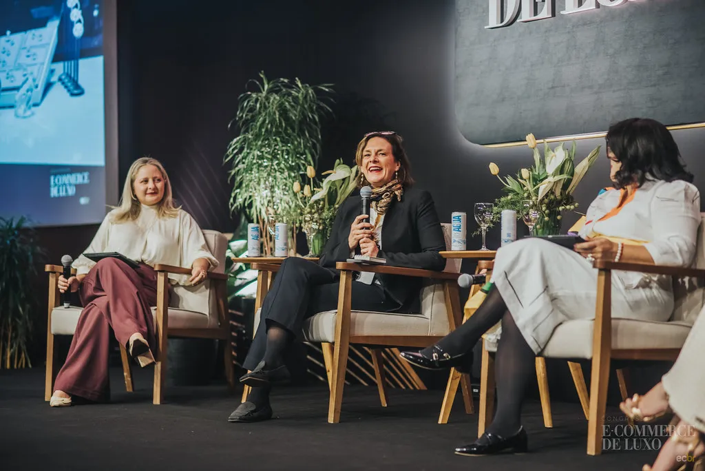 Plateia acompanhando painel na Conferência de Luxo do E-Commerce Brasil